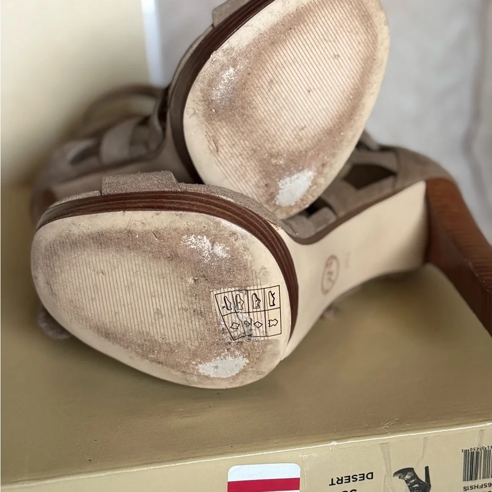 Michael Kors Sofía Platform suede-desert color- size 7 1/2